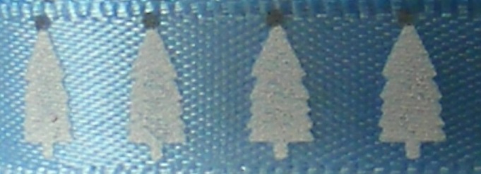 Dovecraft - Creative Ribbons - White Christmas Trees (Grosgrain)